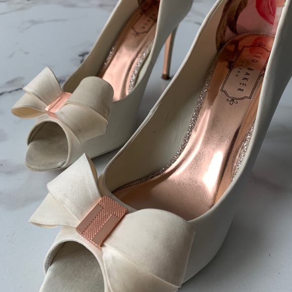 Ted Baker White, Bow Heels - Picture 2 of 6